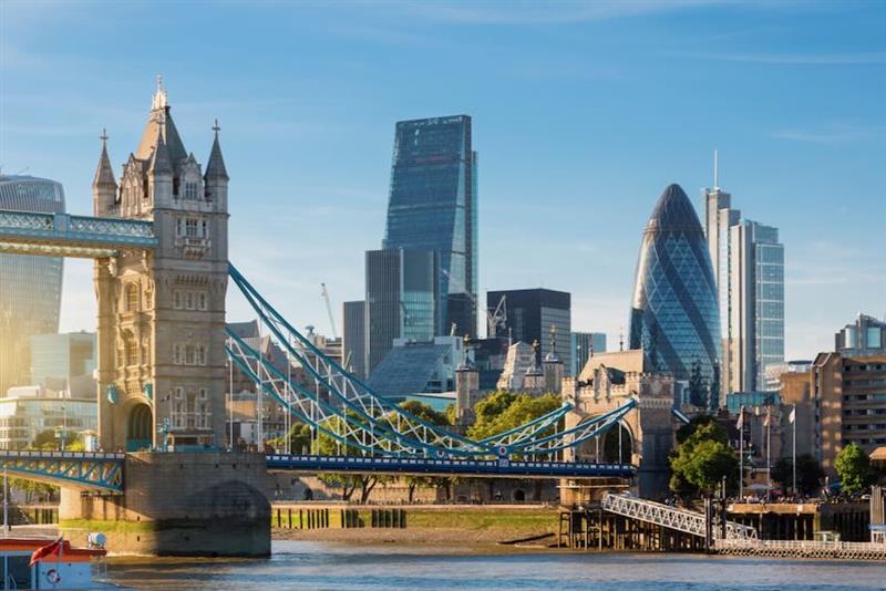 London skyline pic AdobeStock